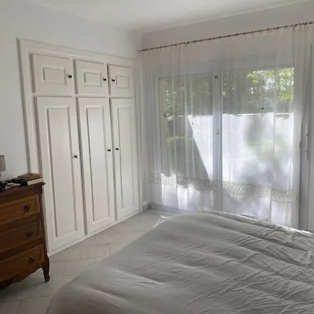 Holiday home Maison Familiale Dans Un Grand Jardin Arbore